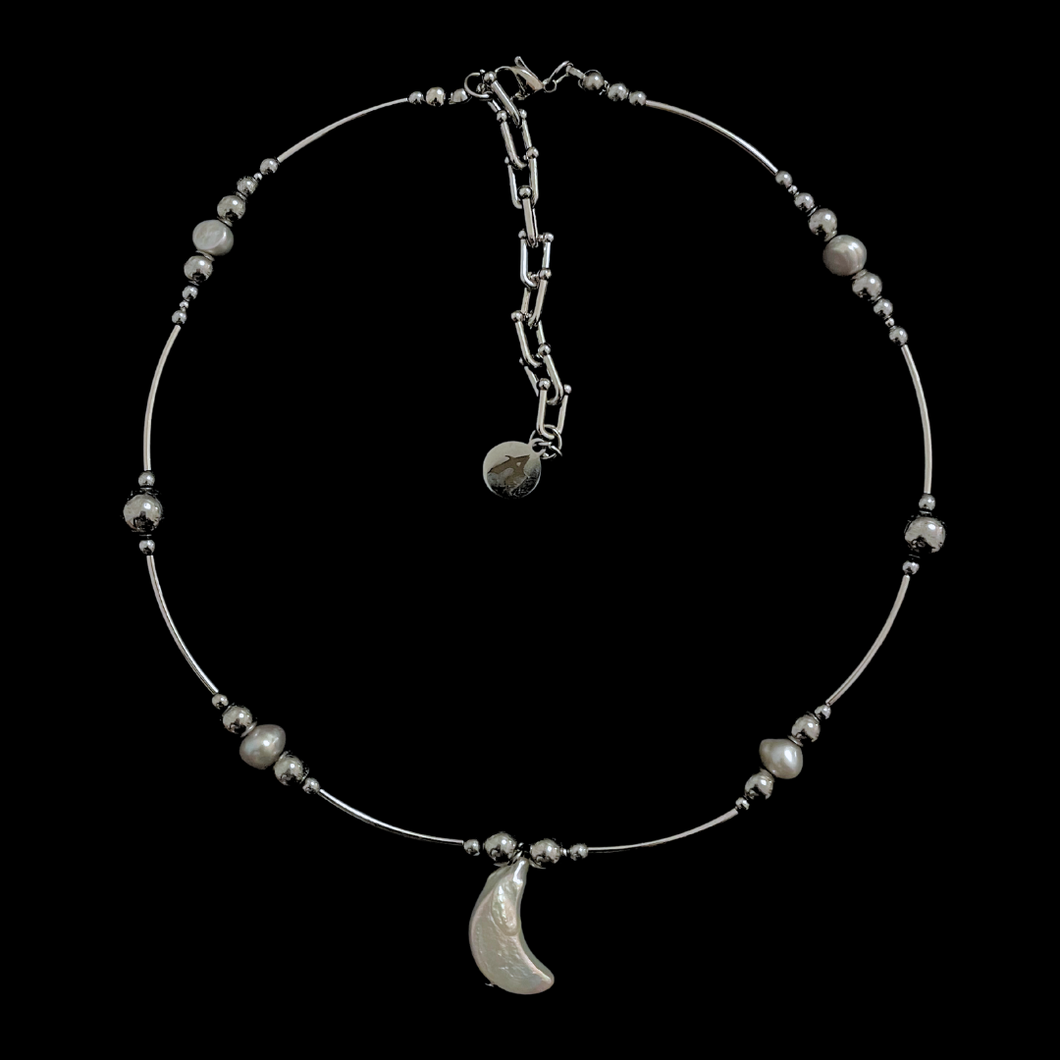 the lune necklace